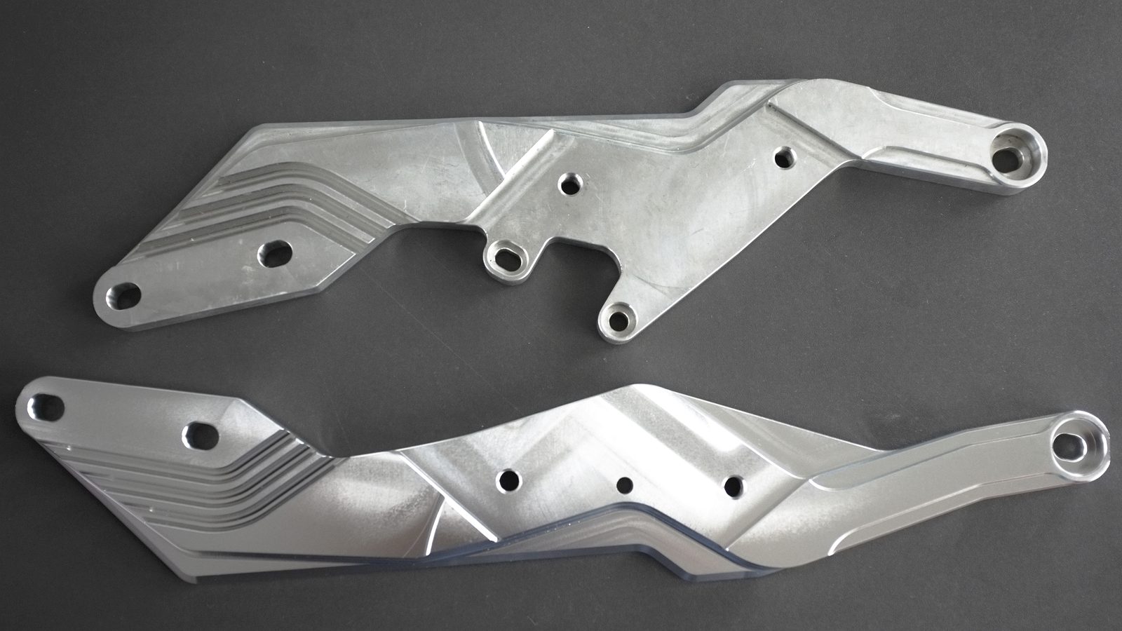 Comment polir des pièces de moto en aluminium sans marques d’impact ni brillance inégale
